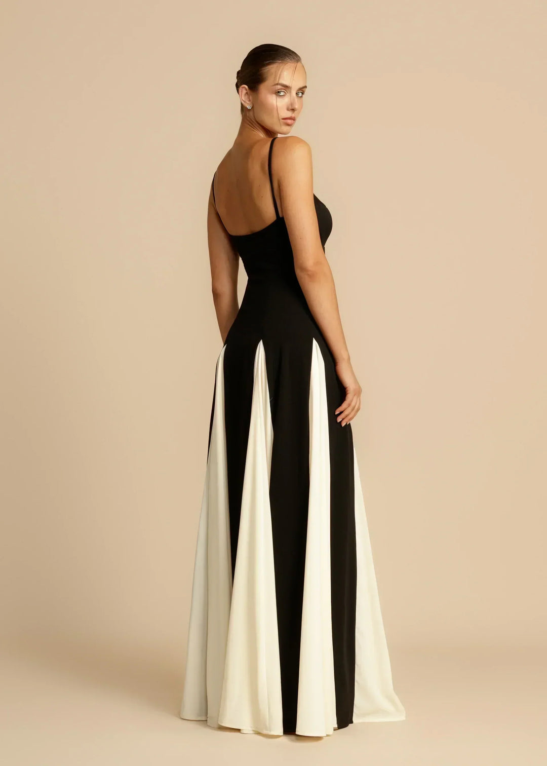 Oshrit™ | Elegant Maxi Dress with Contrast Ruffles