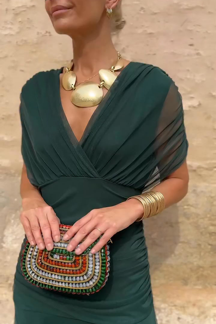 ELEGANT MAXI DRESS WITH V-NECK AND PLEATED SKIRT