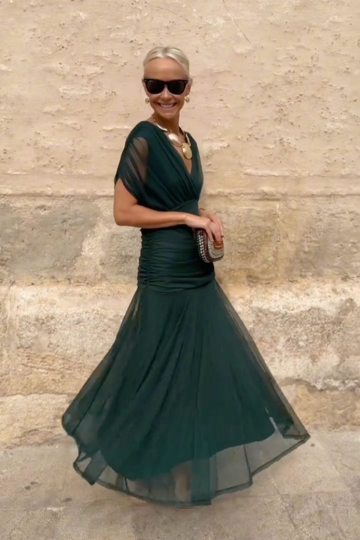ELEGANT MAXI DRESS WITH V-NECK AND PLEATED SKIRT