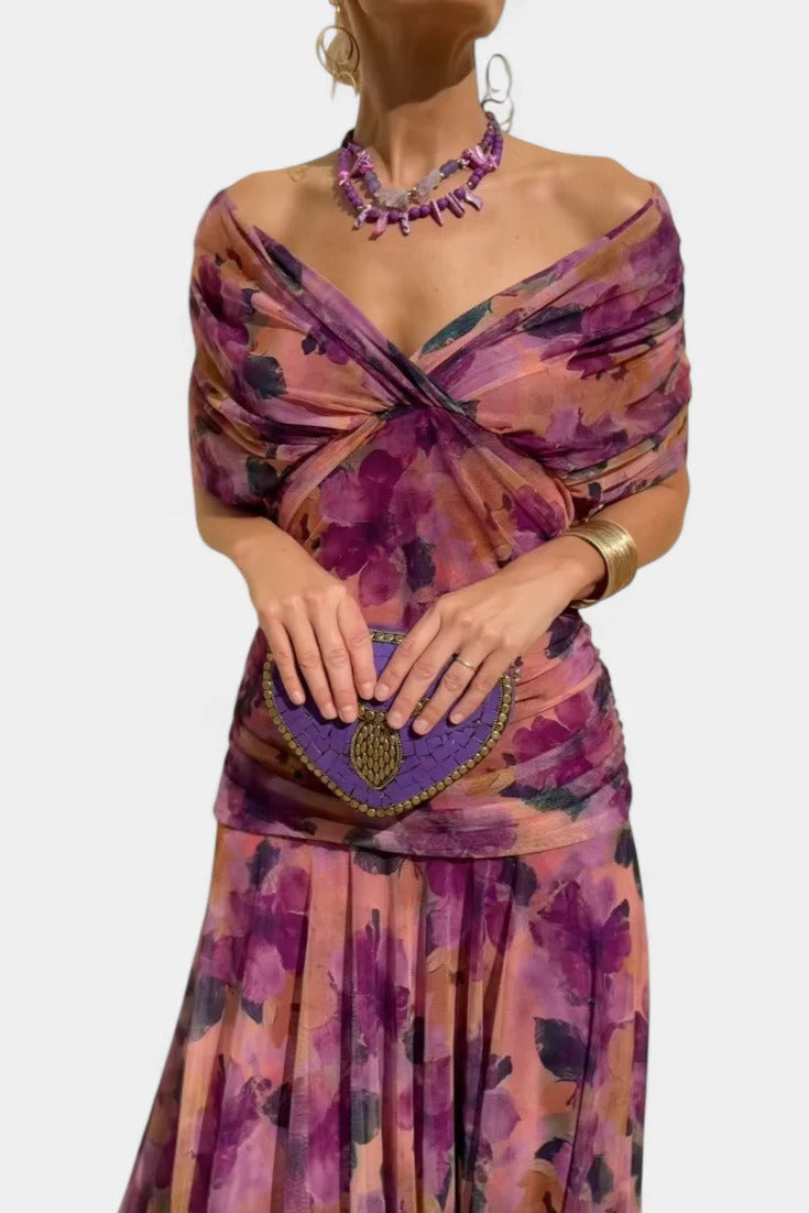 ELEGANT MAXI DRESS WITH V-NECK AND PLEATED SKIRT