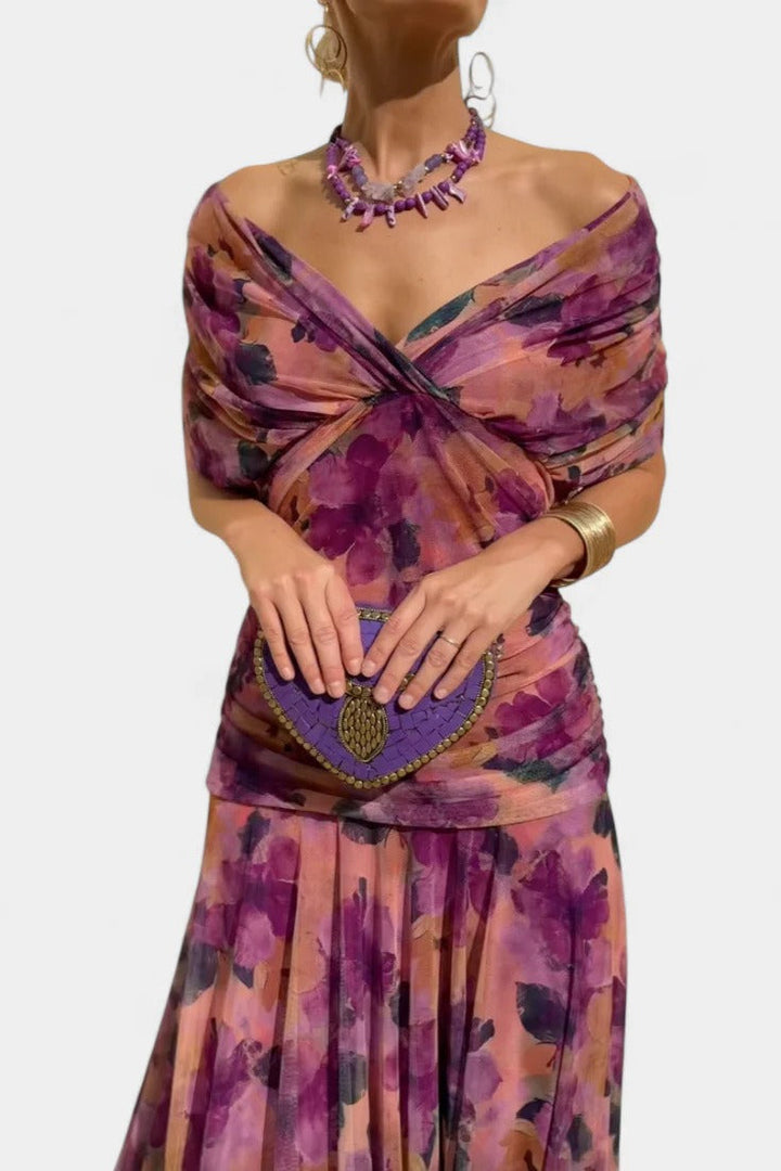 ELEGANT MAXI DRESS WITH V-NECK AND PLEATED SKIRT