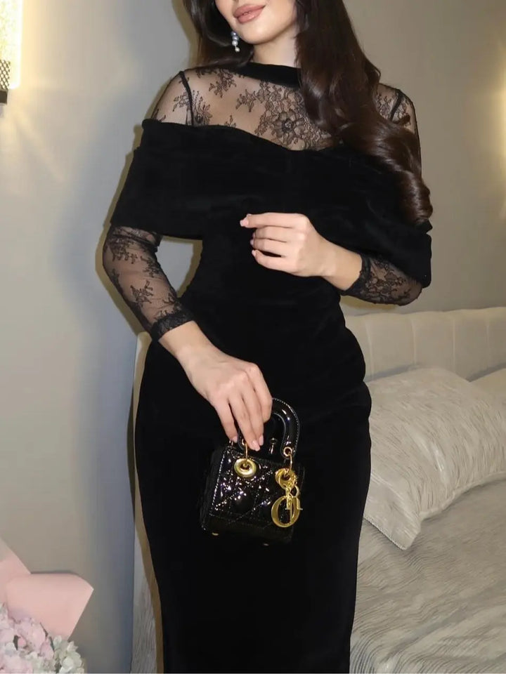 BLACK LACE FITTED MAXI DRESS