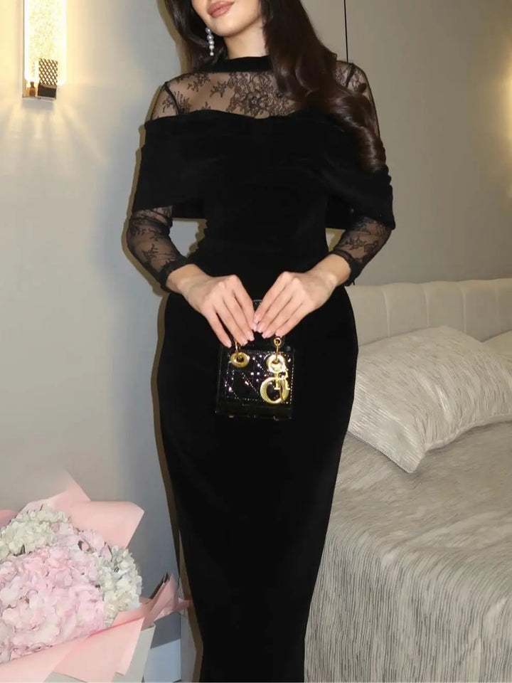 BLACK LACE FITTED MAXI DRESS