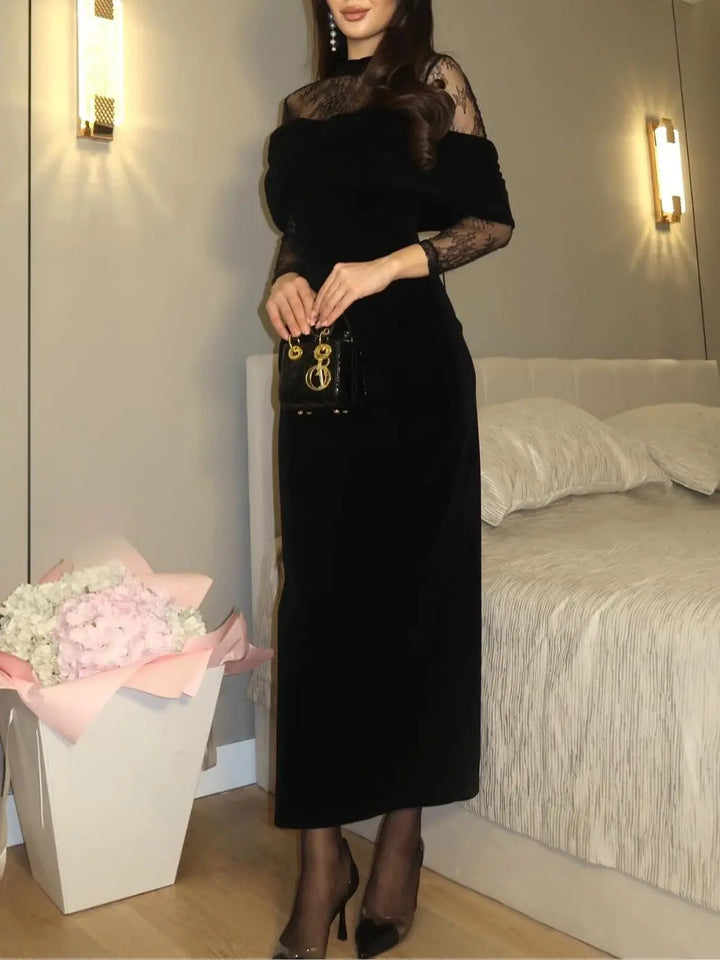 BLACK LACE FITTED MAXI DRESS
