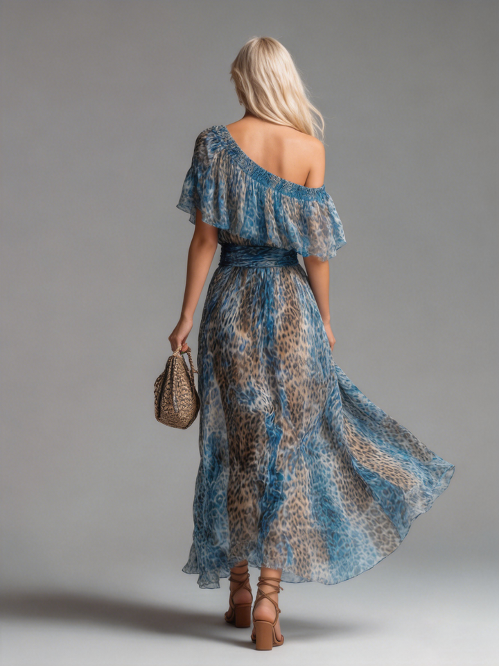 Wild - Long dress with leopard print and bare shoulders