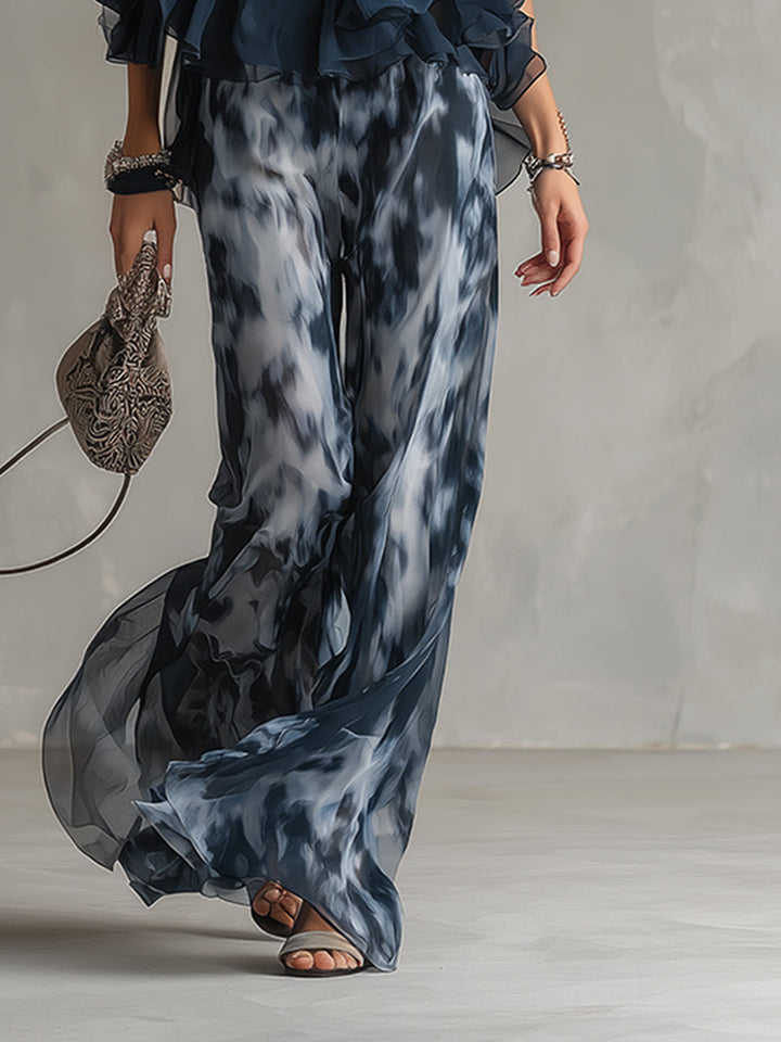 Ludovica - elegant with a high-neck top and wide printed trousers